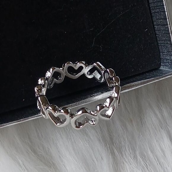 Sterling Silver Heart Band Ring - Size 7 & 8 - Picture 7 of 13